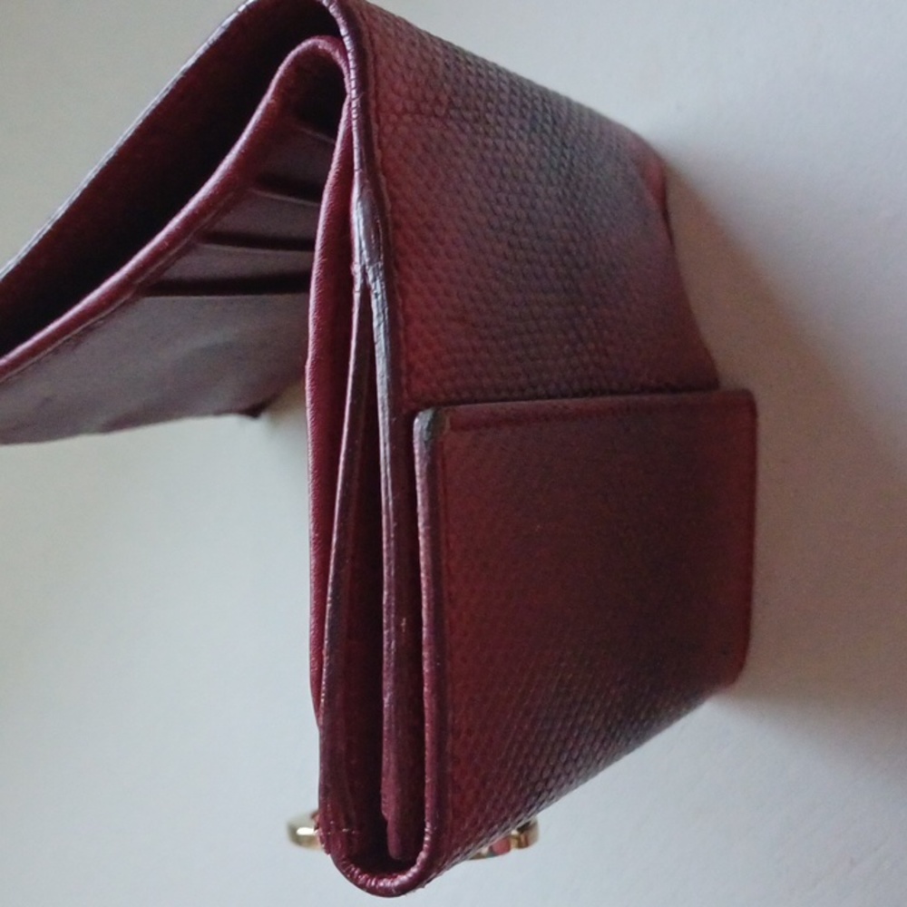 Vintage Gucci Red Compact Exotic Leather Wallet - Picture 16 of 17
